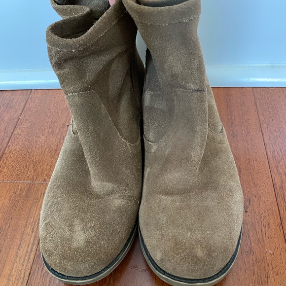 Tan Suede Back Zip Booties Size 7.5 - Picture 4 of 4